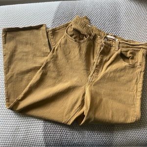 Levi’s Ribcage Straight Button Fly jeans